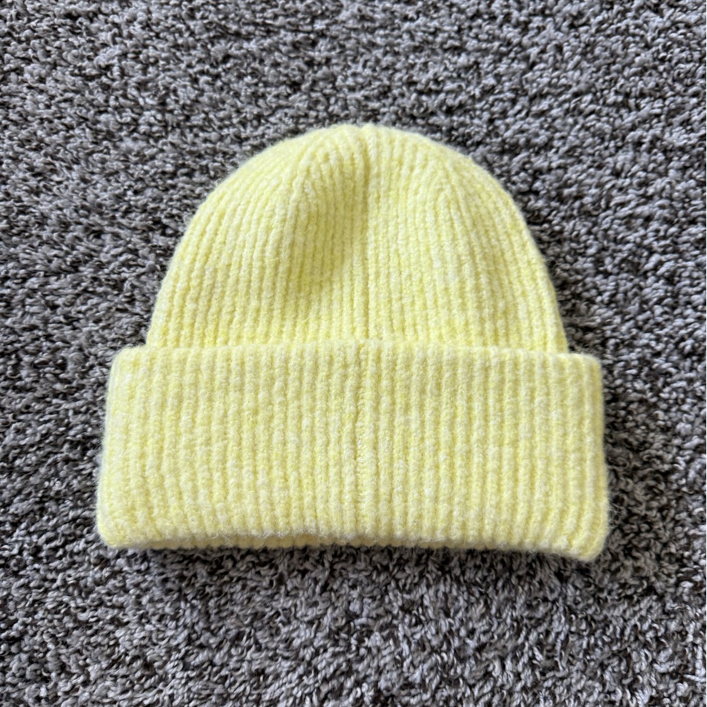Universal threads yellow Beanie